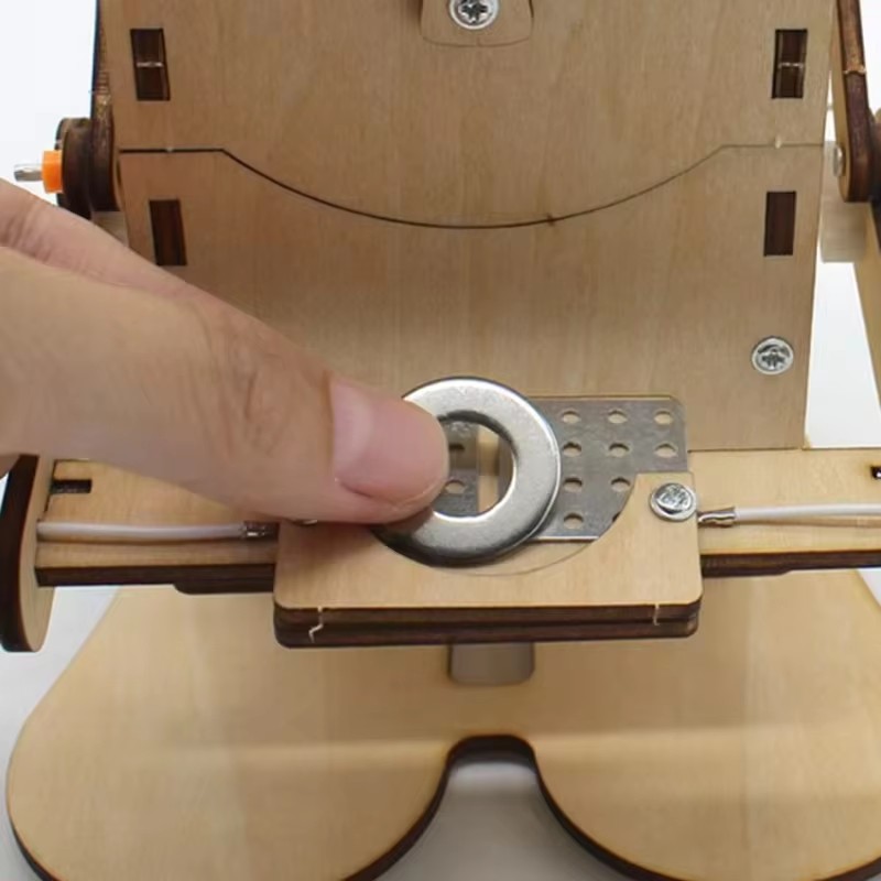 Coin Swallowing Eating Robot M - Science Max のレビューと価格